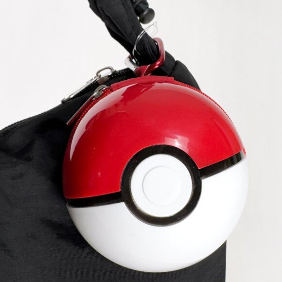 Pokemon 3D Poke Ball 3D Carabiner Zip Pouch - Picture 5 of 5
